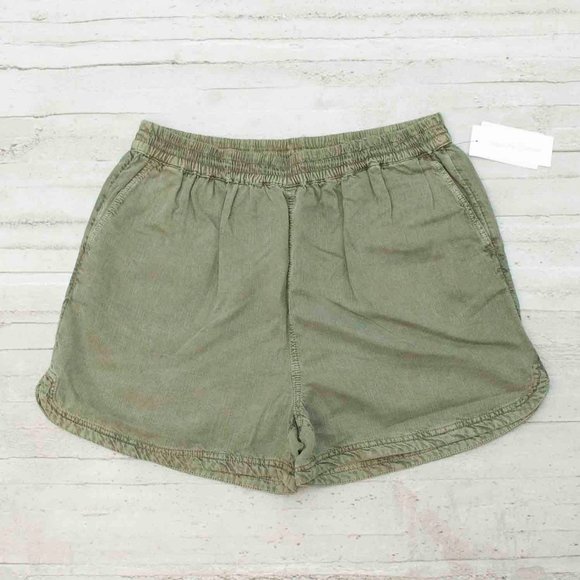 NWT Treasure & Bond Pigment Washed Shorts in Olive Sarma size M - Picture 2 of 4